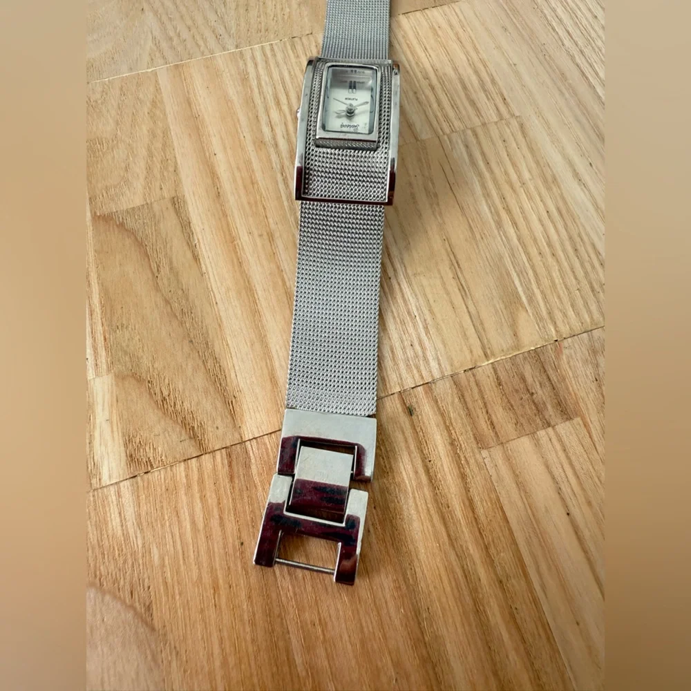 Geneva ladies silver tone rectangular stainless steel watch NEW BATTERY
